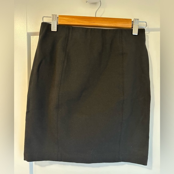 Aritzia Talula Black fitted skirt - Picture 3 of 3